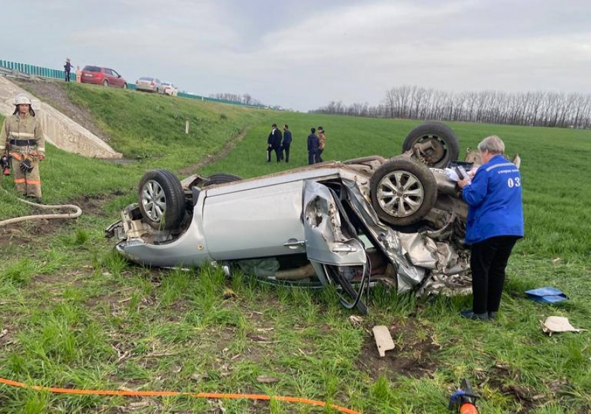 В Краснодарском крае погиб водитель в опрокинувшемся автомобиле