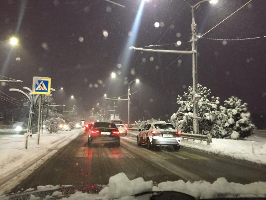 На Кубани объявили экстренное предупреждение из-за сильного снегопада