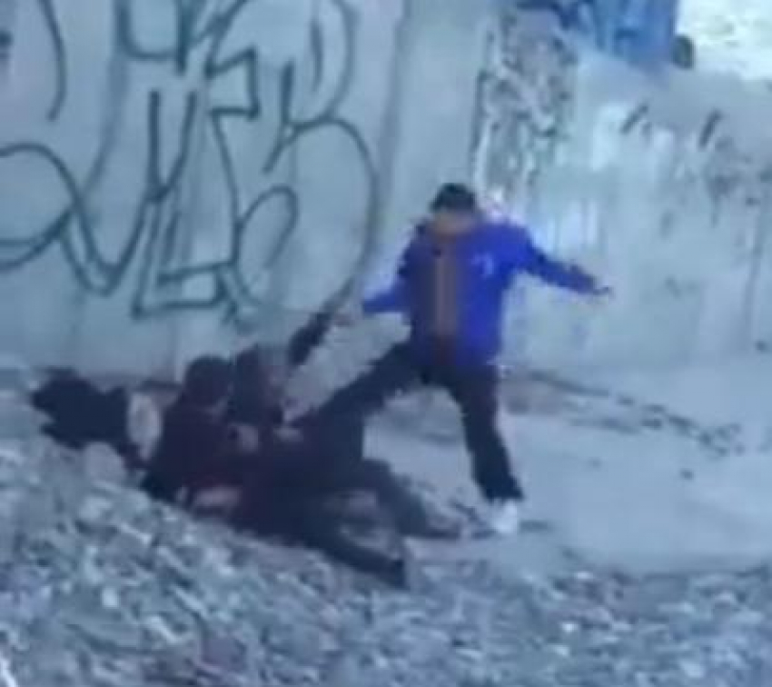 В Новороссийске мужчин застали за непристойным занятием на набережной 