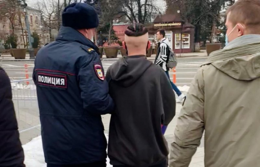 В Краснодаре задержали тиктокера Даню Милохина за нарушение антиковидных требований 