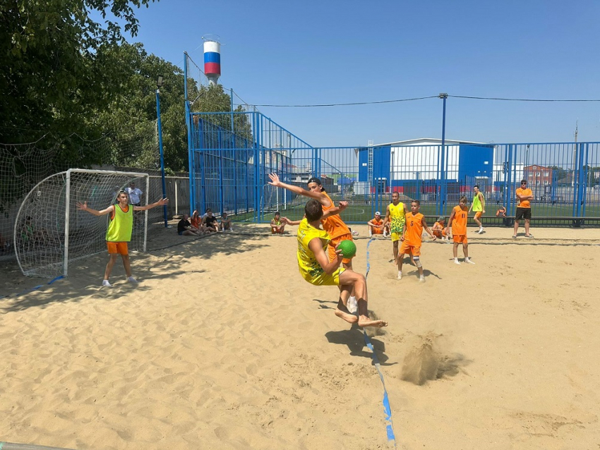 Победителей первенства по пляжному гандболу определили в Краснодарском крае