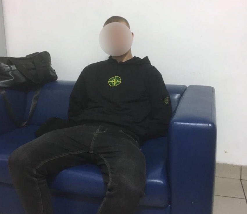 Задержанный за стрельбу на детской площадке в Краснодаре парень заявил, что тестировал пистолет