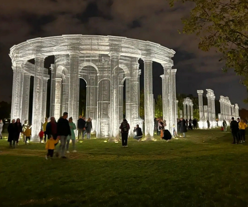 Призрачный Рим: в парке Галицкого открыли арт-объекты итальянских мастеров