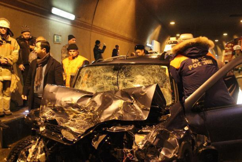В Сочинском тоннеле столкнулись три автомобиля: есть пострадавший
