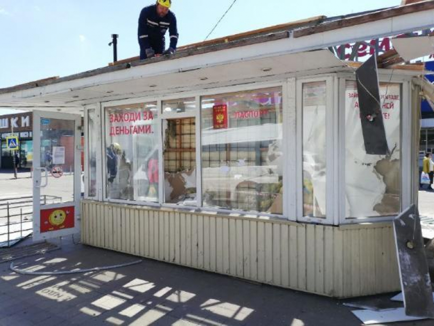 В районе Вишняковского рынка в Краснодаре снесли незаконный ларек 