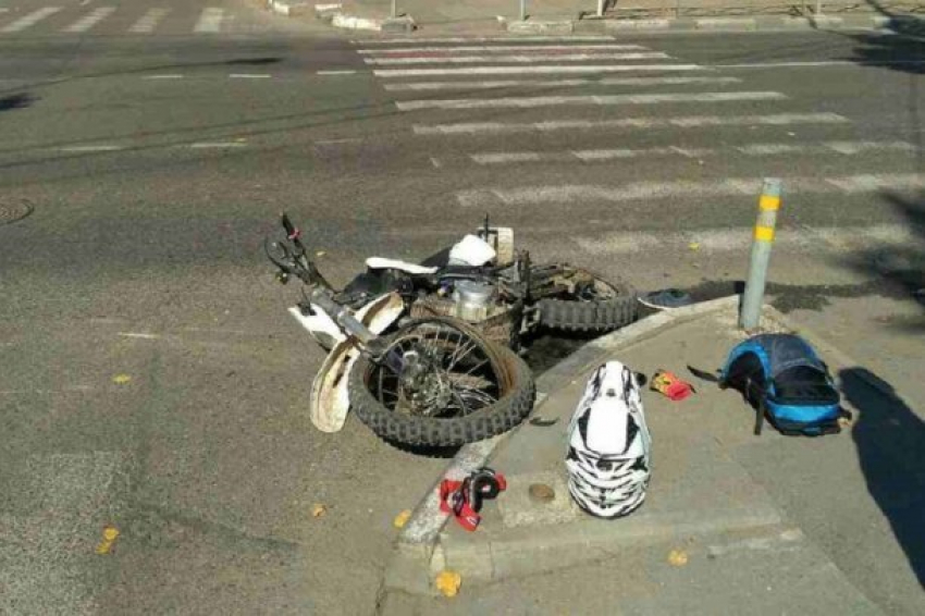  Троллейбус в Краснодаре сбил мотоциклиста 