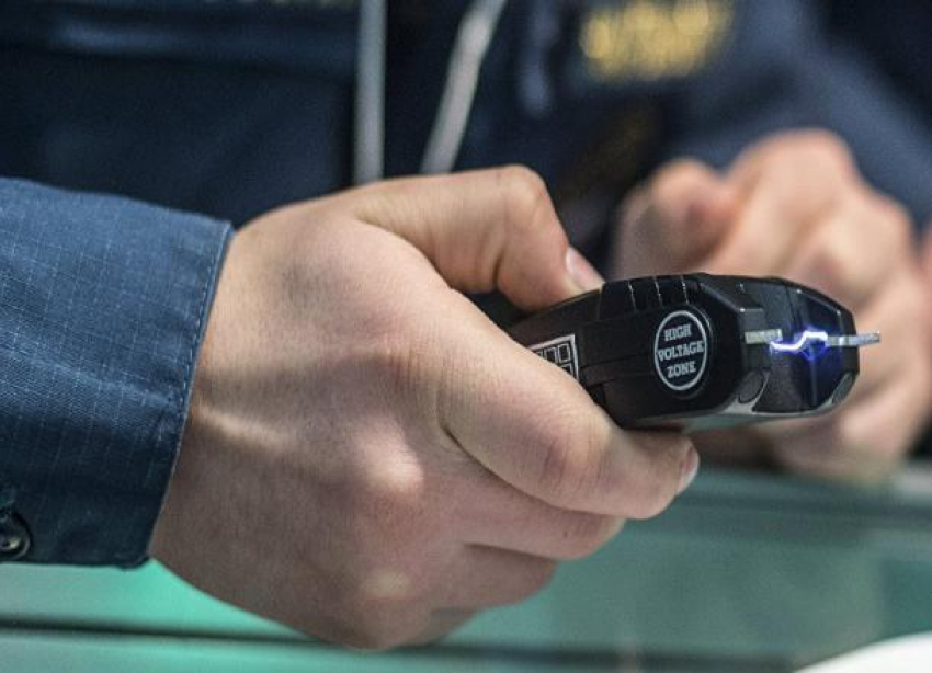  Преступная банда на Кубани электрошокером пытала семью с детьми