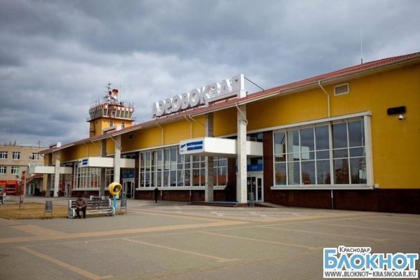 Краснодарский аэропорт изменил расписание из-за ветра 