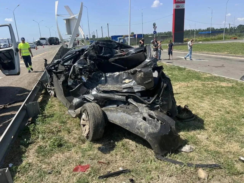 Свалка из автомобилей: пять машин столкнулись на трассе М-4 «Дон» под Краснодаром 