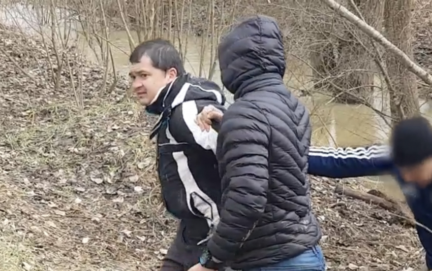 Задержание психа с ружьём в Абинске сняли на видео