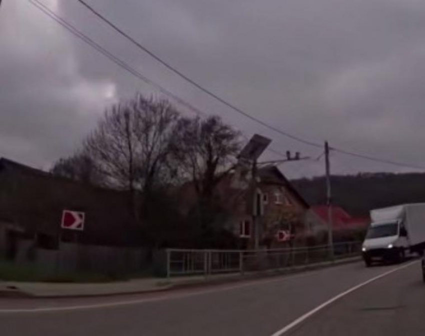 Автоблогер показал камеру на телефон и ремень на М-4 «Дон» в Краснодарском крае