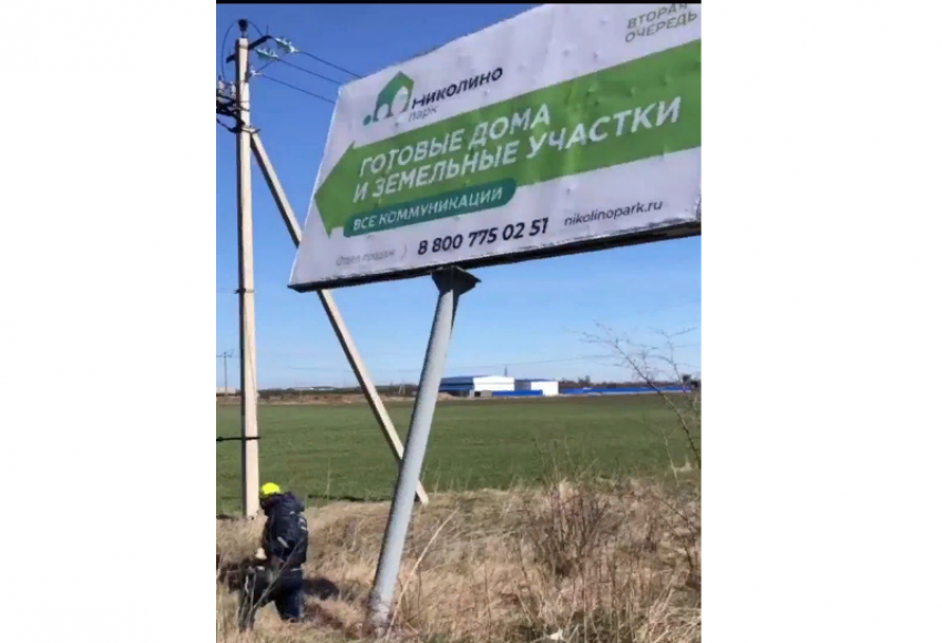В Краснодаре демонтировали 45 незаконных рекламных щитов