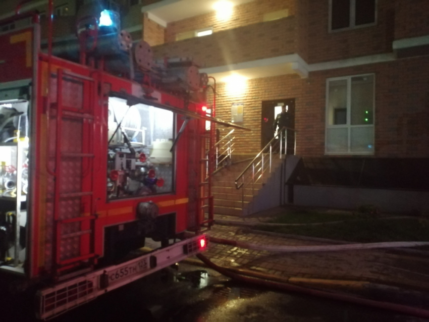 В Краснодаре 18 человек спасли из пожара