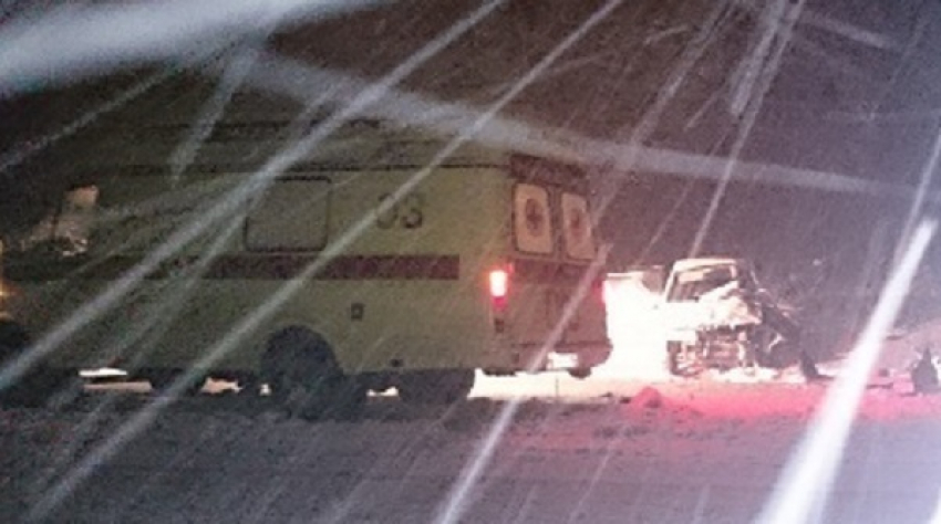 В Усть-Лабинском районе  из-за снегопада «девятка» влетела под колеса грузовика