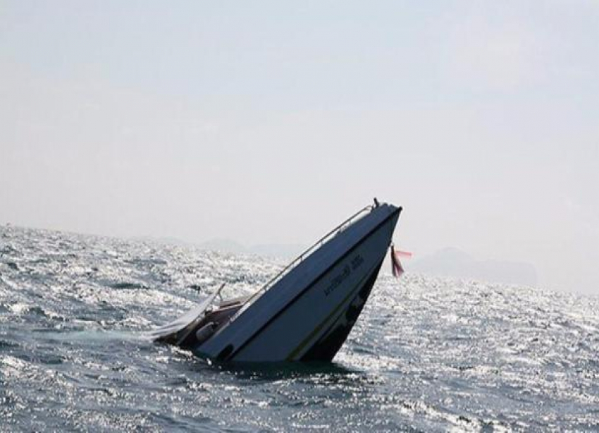 Пограничный катер опрокинулся в Азовском море