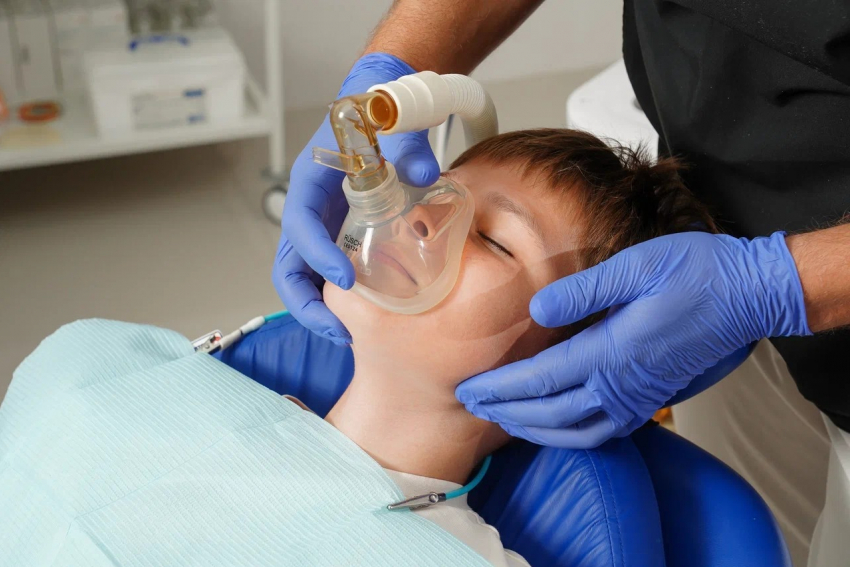 Товар дня: бесплатный наркоз при имплантации, а также лечении детских зубов в СТОМОПОЛИС