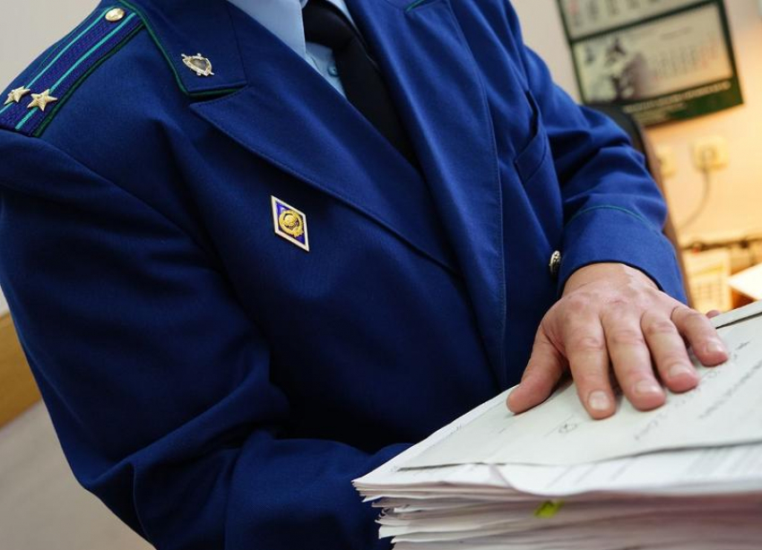 В Краснодаре начались проверки управляющей компании дома, где колясочник расчищал снег