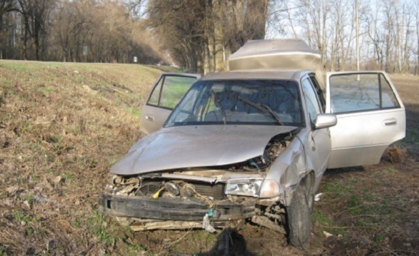  В Каневском районе автомобиль «Дэу» вылетел в кювет