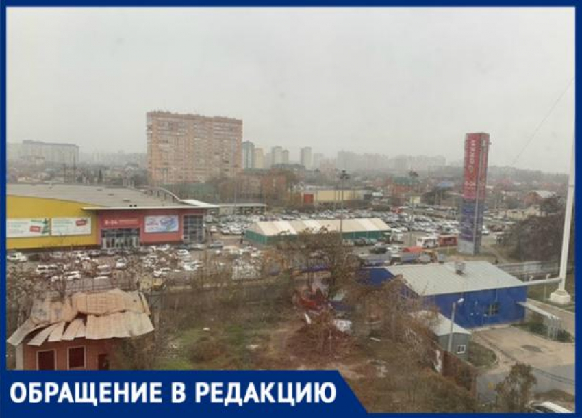 Неприятное соседство: под окнами жителей Юбилейного микрорайона Краснодара бездомные организовали пристанище 