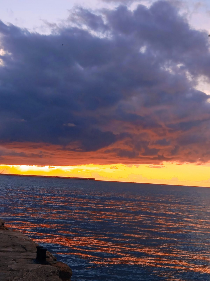 Кисловодск море. Кисловодск у моря картинки. Кисловодск море есть или нет. Вечерний Адлер фото.