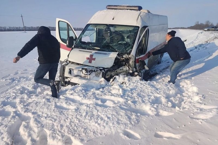 На Кубани в ДТП с участием скорой помощи пострадали 4 человека