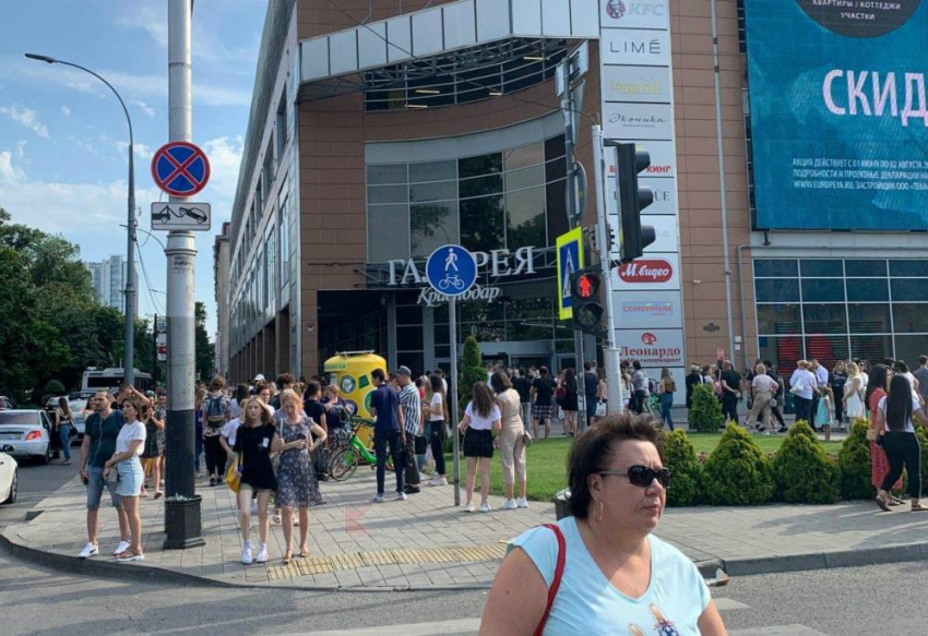 Торговые центры в Краснодаре снова эвакуировали 