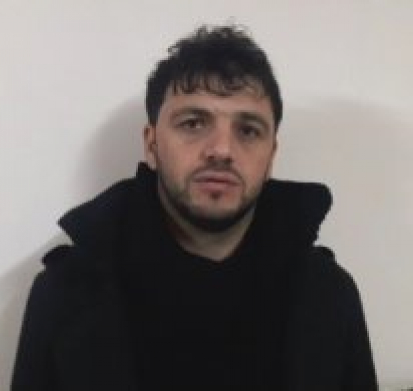 Мужчина требовал от жительницы Крымского района 60 тысяч рублей за ее интимные фотографии 