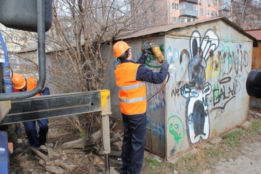 В Краснодаре подрядчиков, демонтирующих незаконные гаражи, заставят еще и убрать за собой