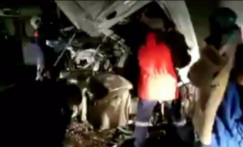 В страшной аварии на Кубани чудом выжил водитель фуры