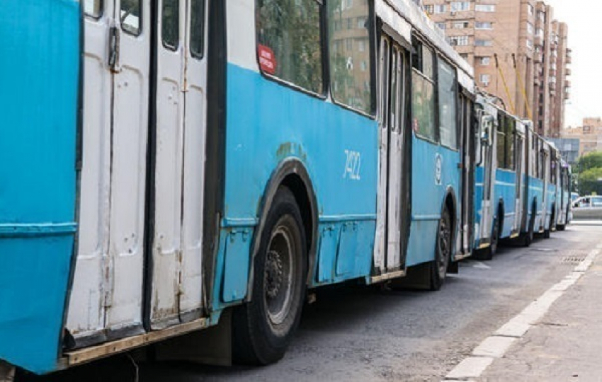 В Краснодаре из-за ДТП парализовало движение троллейбусов
