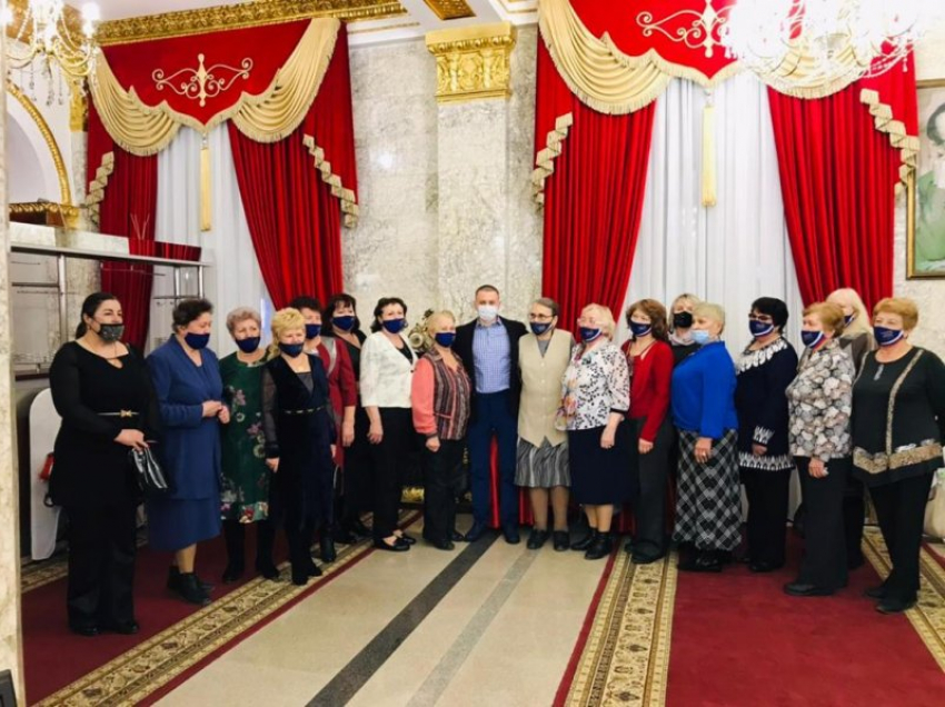 Депутат Гордумы Андрей Анашкин пригласил женщин на концерт хора Краснодарской филармонии 