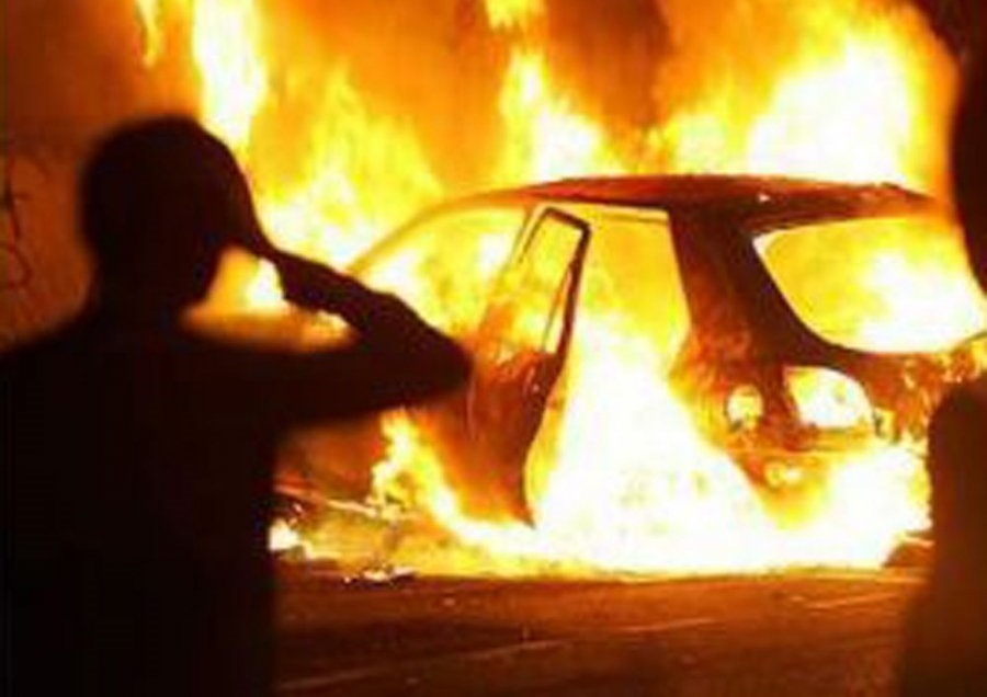 Неизвестные сожгли машину в Сочи