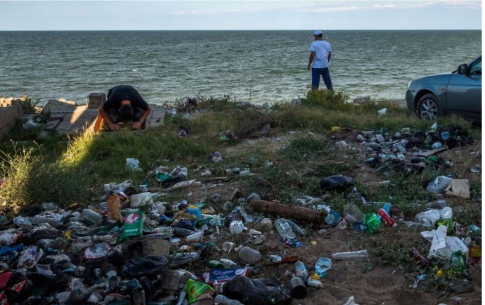 «Грязное море, мусор и высокие цены»: как россияне разочаровались в пляжах Краснодарского края