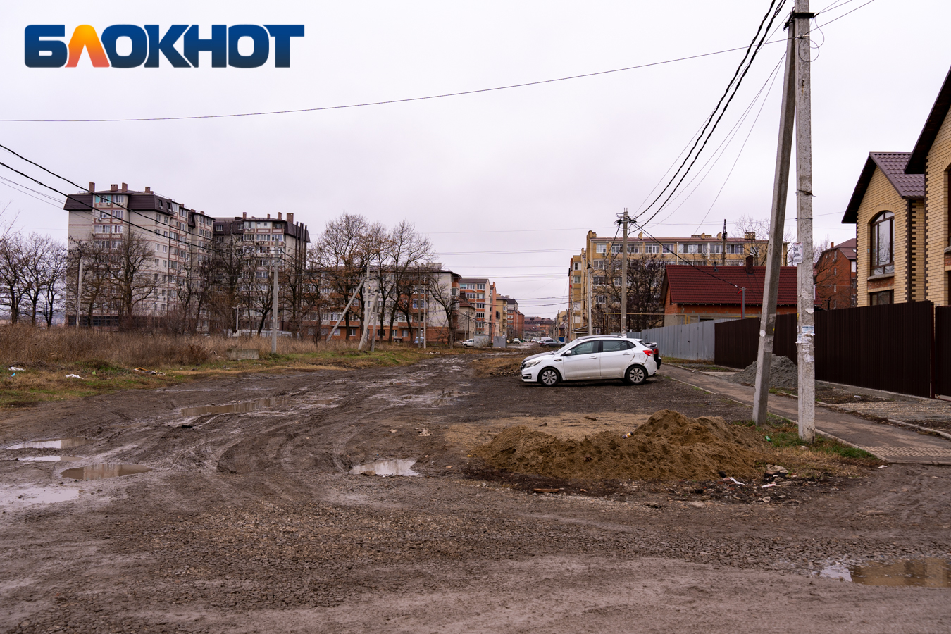 В поселке Российском из-за ремонта самой проблемной улицы дети не смогли  пройти к школе