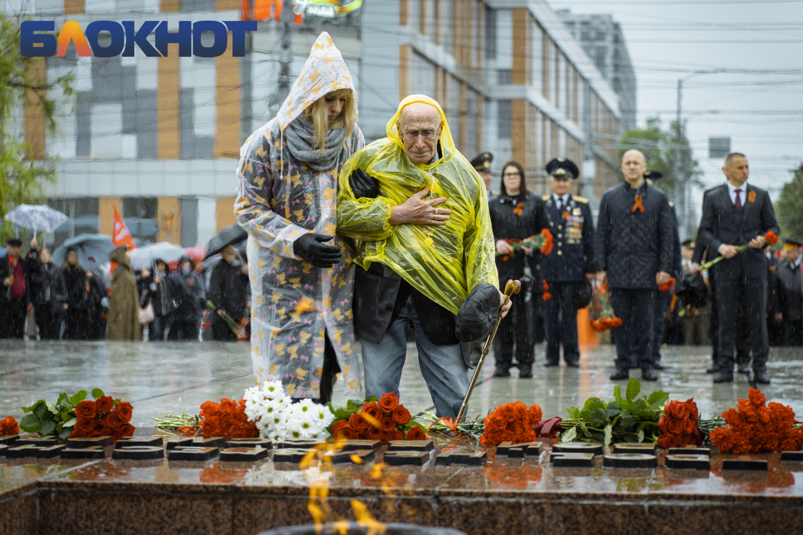 Полка под цветы на улицу