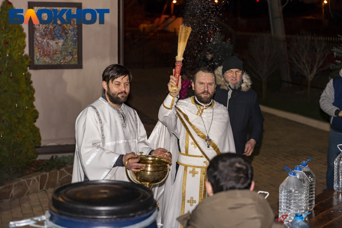 Освящение воды, купание в проруби, молитва и традиции: в Краснодаре  рассказали о празднике Крещения Господня