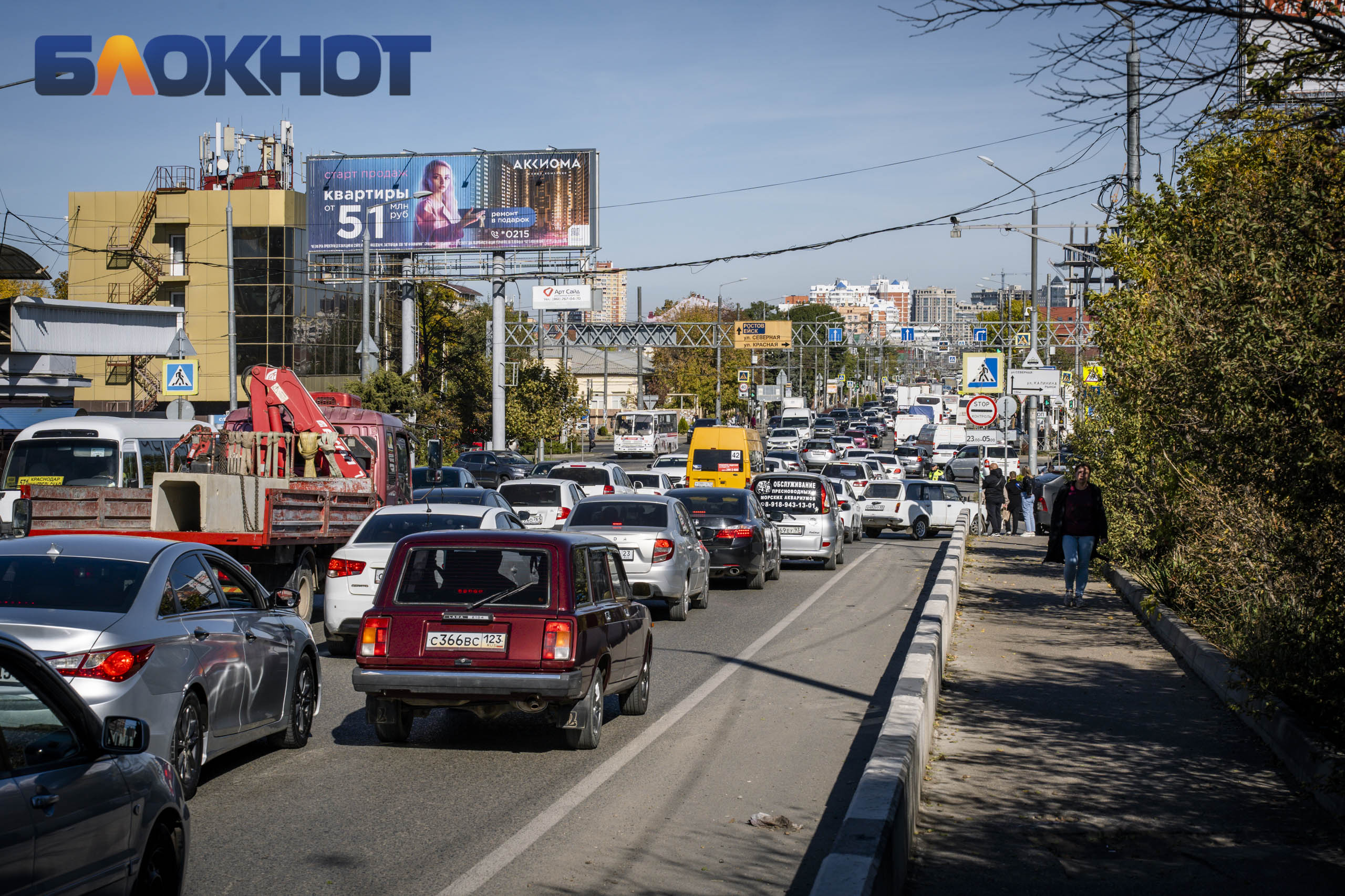 В Краснодаре снесут более 20 незаконных рекламных стендов и щитов