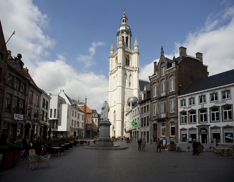 800px-Halle,_Grote_Markt-PM_46290.jpg